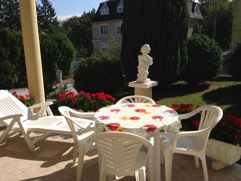 Villa Natalia Hévíz Стая снимка